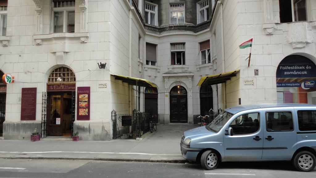 Garibaldi 5 Apartments & Rooms Budapest Phòng bức ảnh