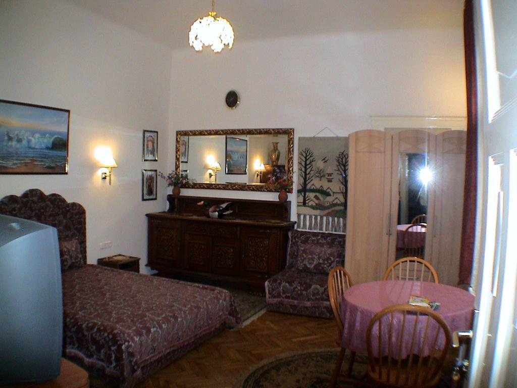 Garibaldi 5 Apartments & Rooms Budapest Phòng bức ảnh
