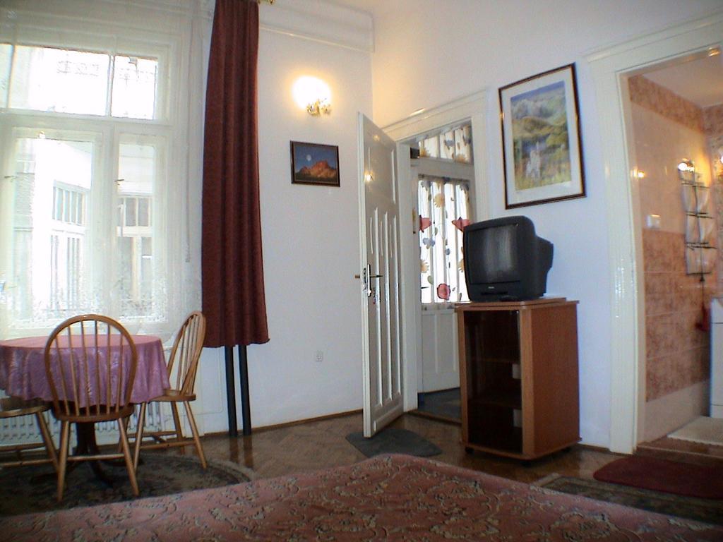 Garibaldi 5 Apartments & Rooms Budapest Phòng bức ảnh