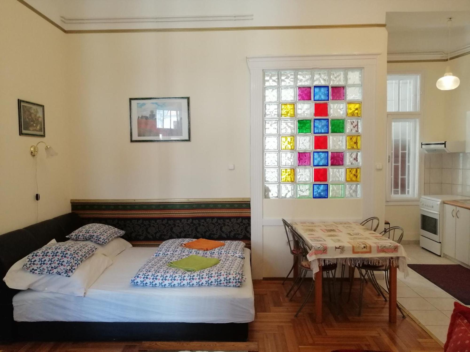 Garibaldi 5 Apartments & Rooms Budapest Ngoại thất bức ảnh