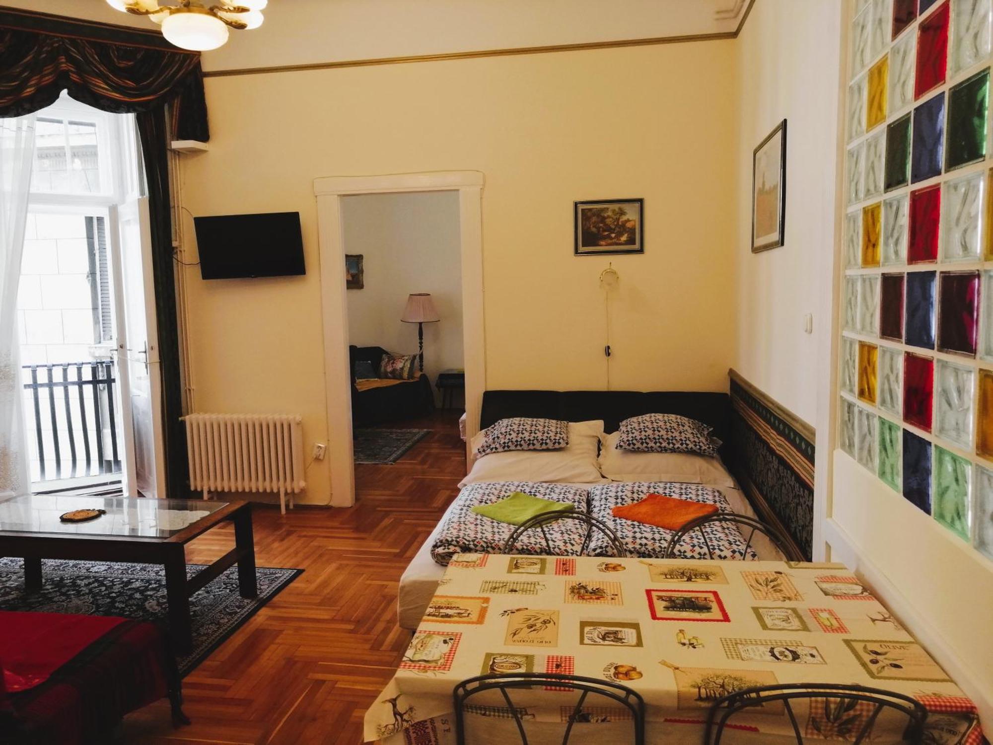 Garibaldi 5 Apartments & Rooms Budapest Ngoại thất bức ảnh