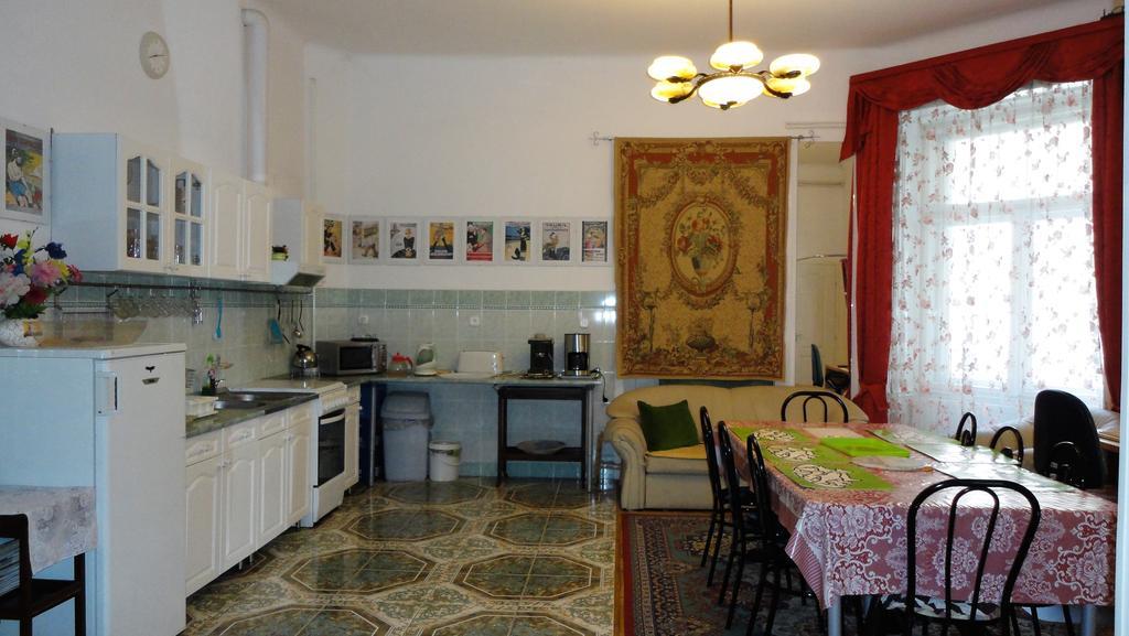 Garibaldi 5 Apartments & Rooms Budapest Ngoại thất bức ảnh