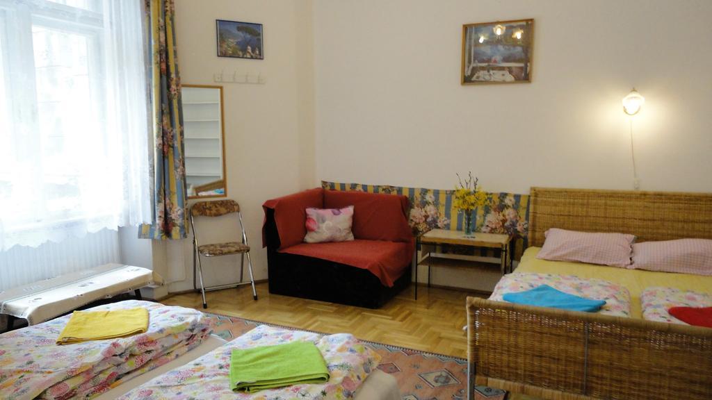 Garibaldi 5 Apartments & Rooms Budapest Ngoại thất bức ảnh
