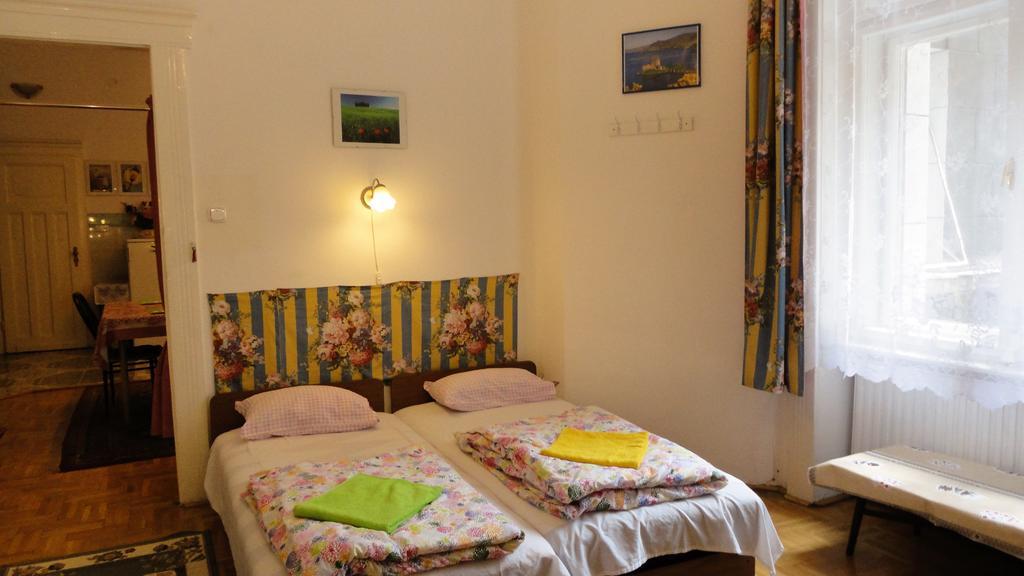 Garibaldi 5 Apartments & Rooms Budapest Ngoại thất bức ảnh