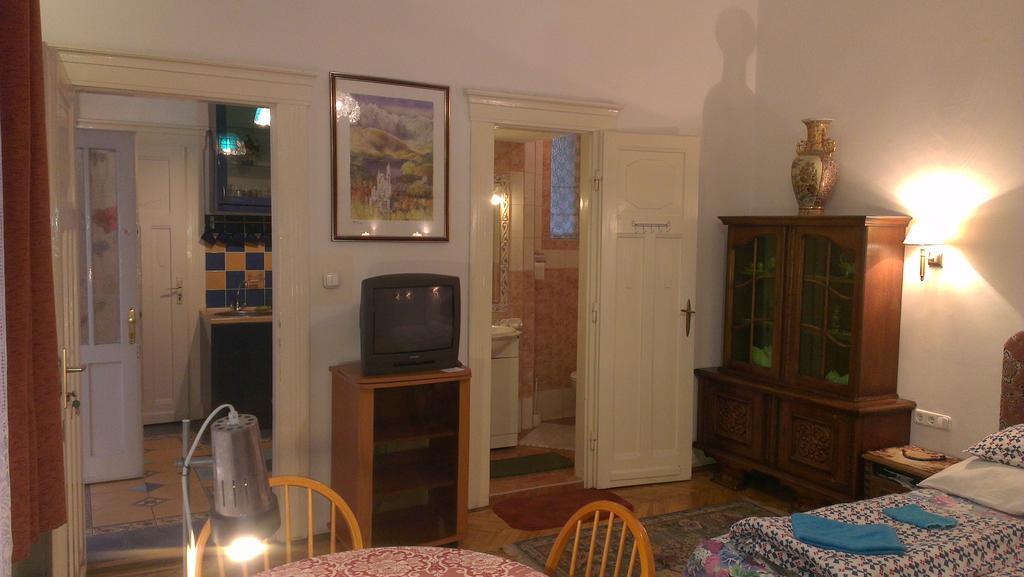 Garibaldi 5 Apartments & Rooms Budapest Ngoại thất bức ảnh