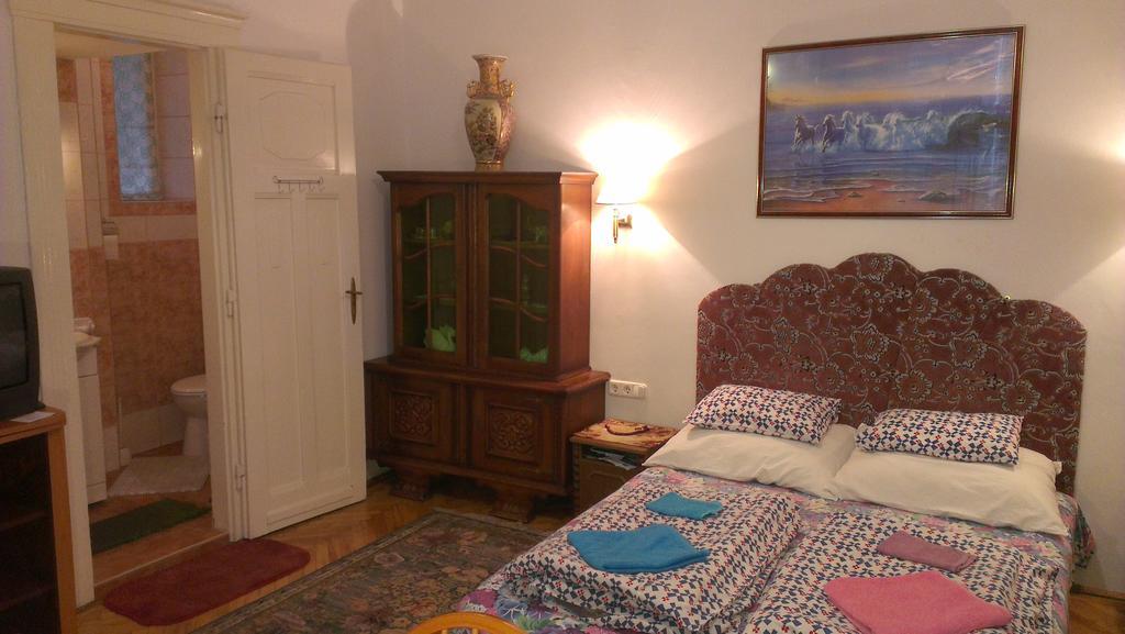 Garibaldi 5 Apartments & Rooms Budapest Ngoại thất bức ảnh
