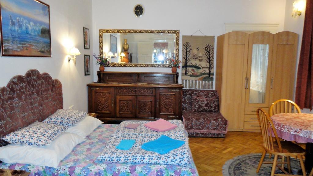 Garibaldi 5 Apartments & Rooms Budapest Ngoại thất bức ảnh