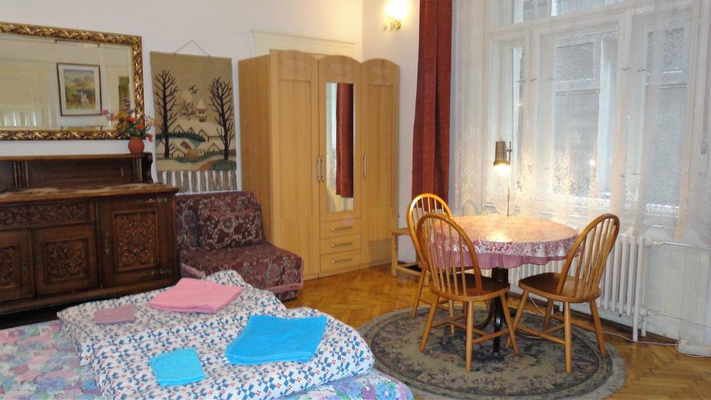 Garibaldi 5 Apartments & Rooms Budapest Ngoại thất bức ảnh