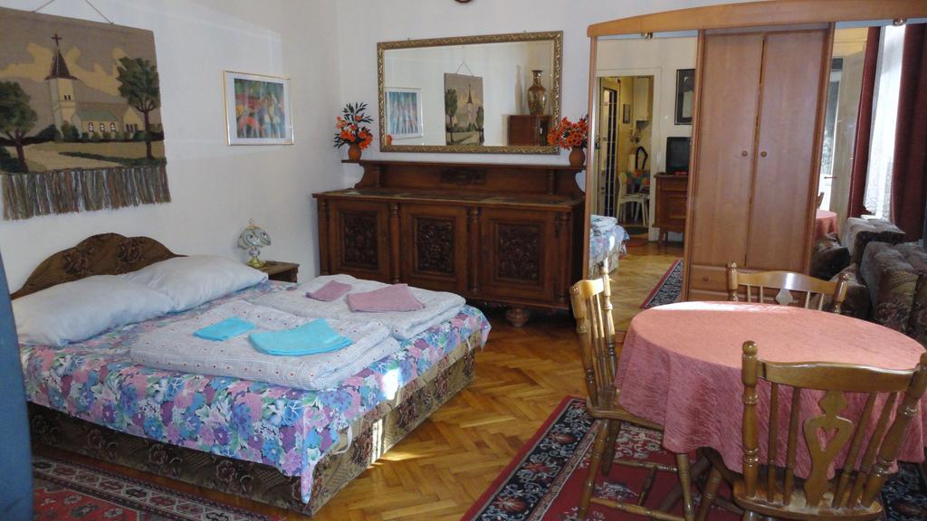 Garibaldi 5 Apartments & Rooms Budapest Ngoại thất bức ảnh
