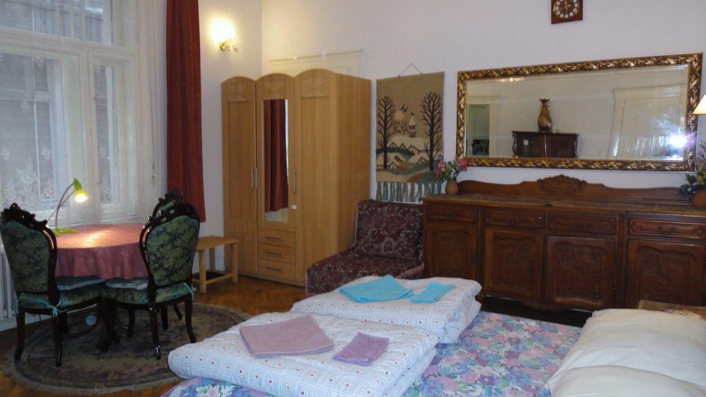 Garibaldi 5 Apartments & Rooms Budapest Ngoại thất bức ảnh