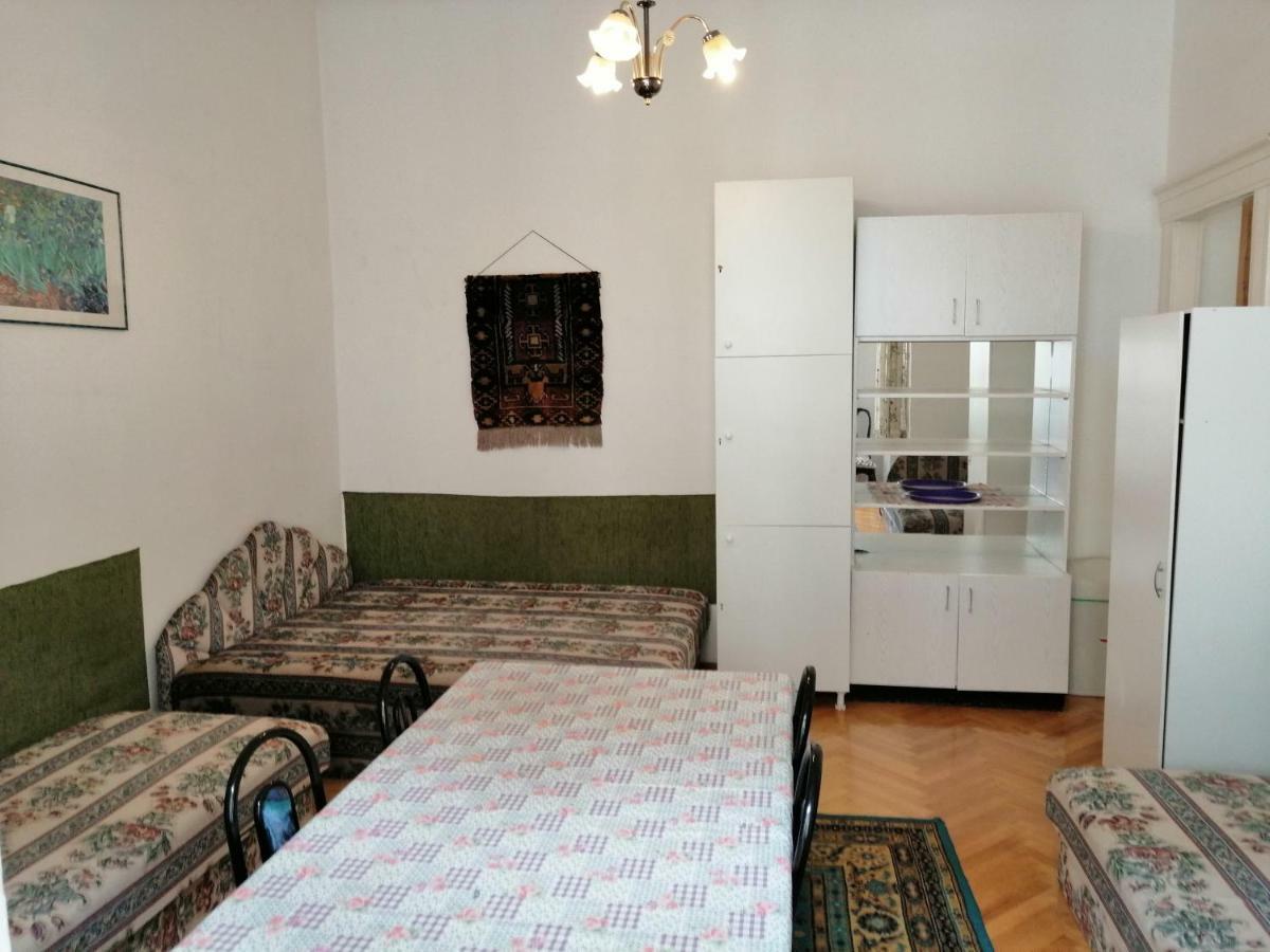 Garibaldi 5 Apartments & Rooms Budapest Ngoại thất bức ảnh