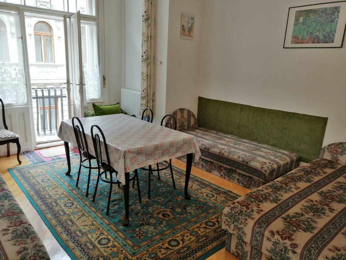 Garibaldi 5 Apartments & Rooms Budapest Ngoại thất bức ảnh